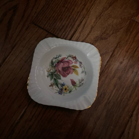 Royal Windsor Fine Bone China England Floral Trinket Dish Ashtray with Gold Trim - Picture 1 of 5